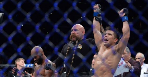 Чемпион UFC Генри Сехудо бросил вызов чемпионке UFC Валентине Шевченко. Видео