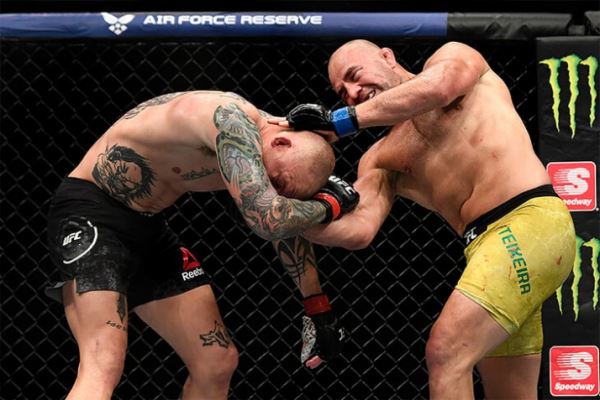 Гловер Тексейра деклассировал Энтони Смита в главном событии турнира UFC Jacksonville
